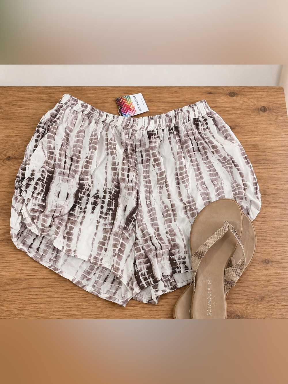 Threadzwear Ivory Pattern Shorts -NWT - Picture 9 of 12